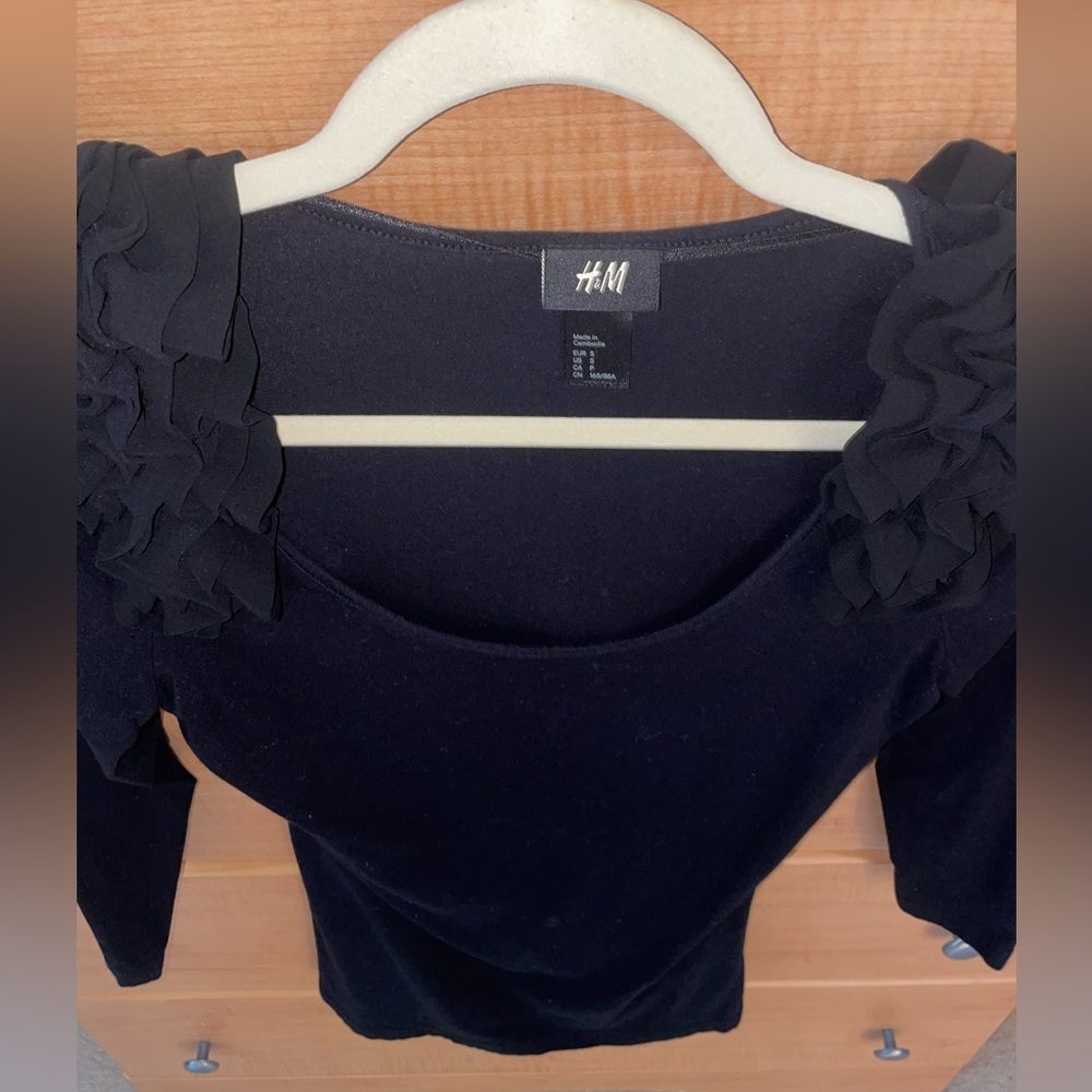 Ruffle shoulder top